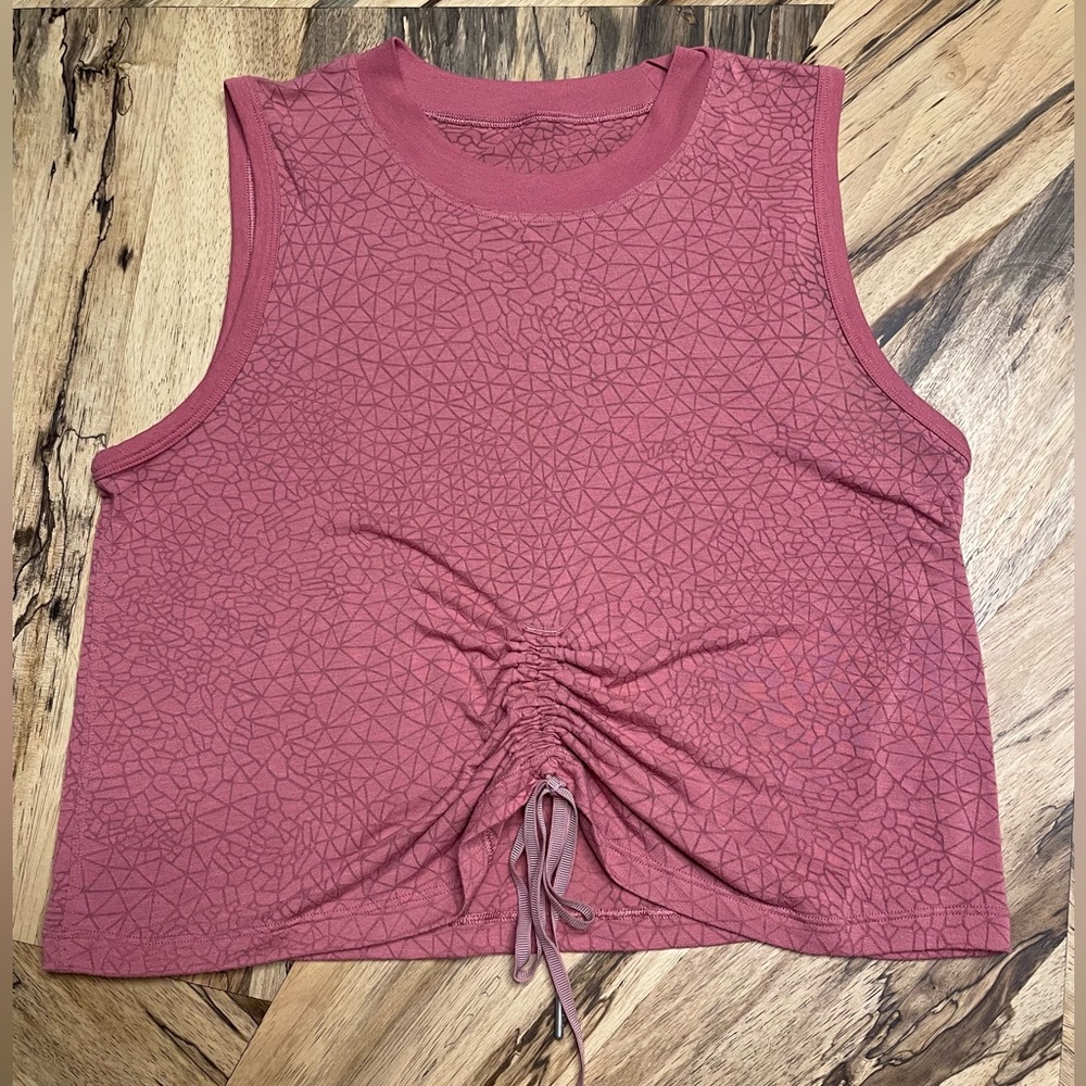 Lululemon pink athletic top women’s size M